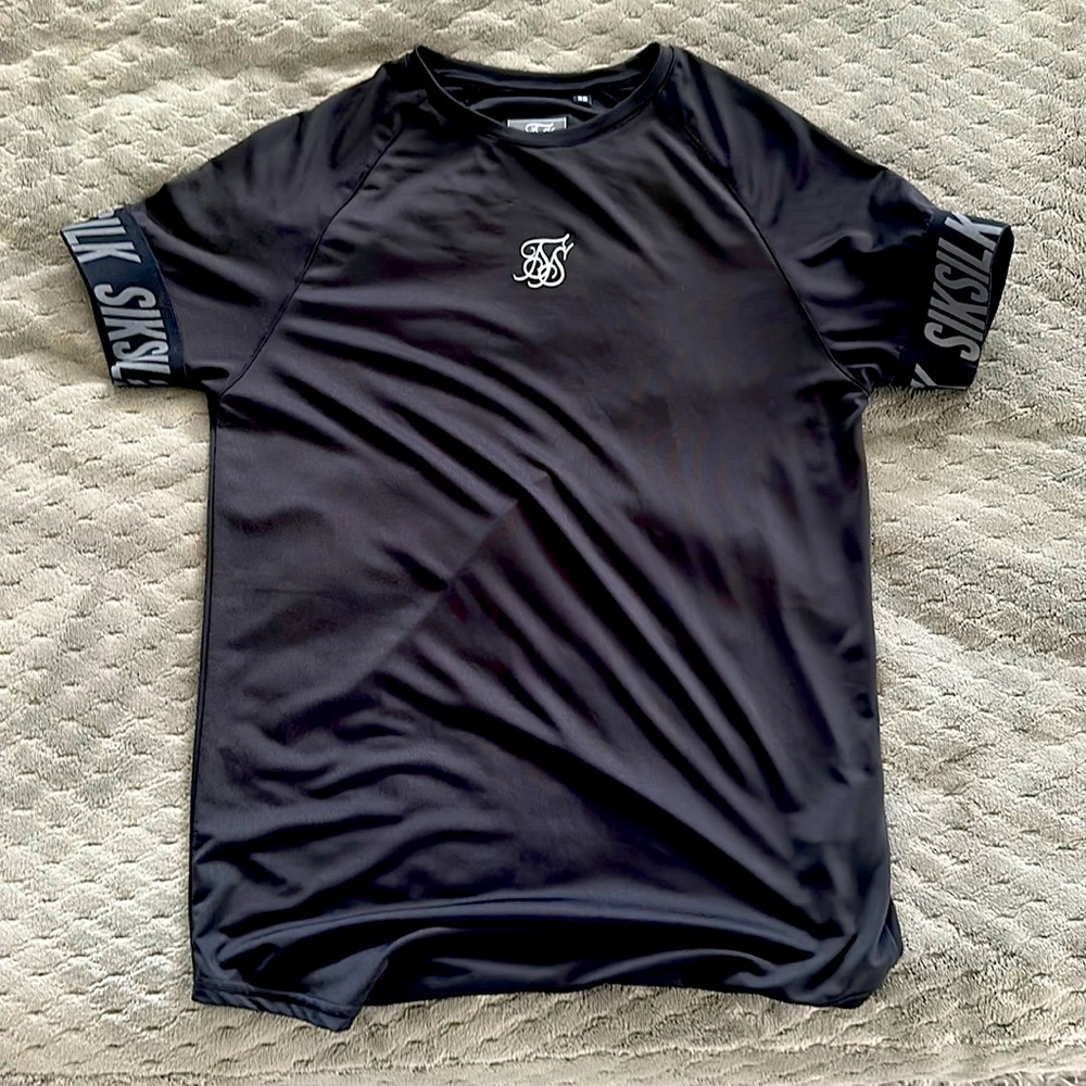 Siksilk  Sports wear